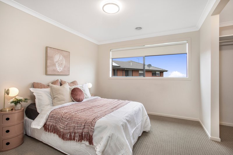 Photo - 29 Botany Way, Pakenham VIC 3810 - Image 11