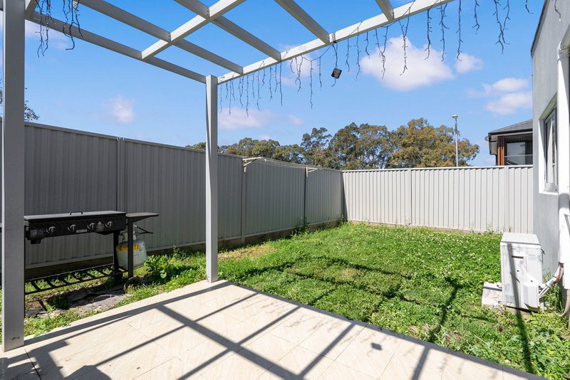 Photo - 29 Bowaga Circuit, Villawood NSW 2163 - Image 8