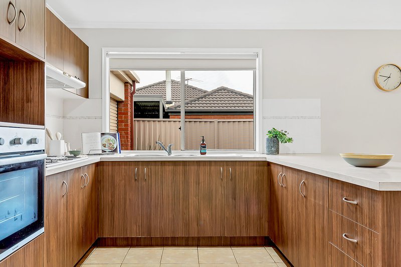 Photo - 29 Bowral Loop, Craigieburn VIC 3064 - Image 4