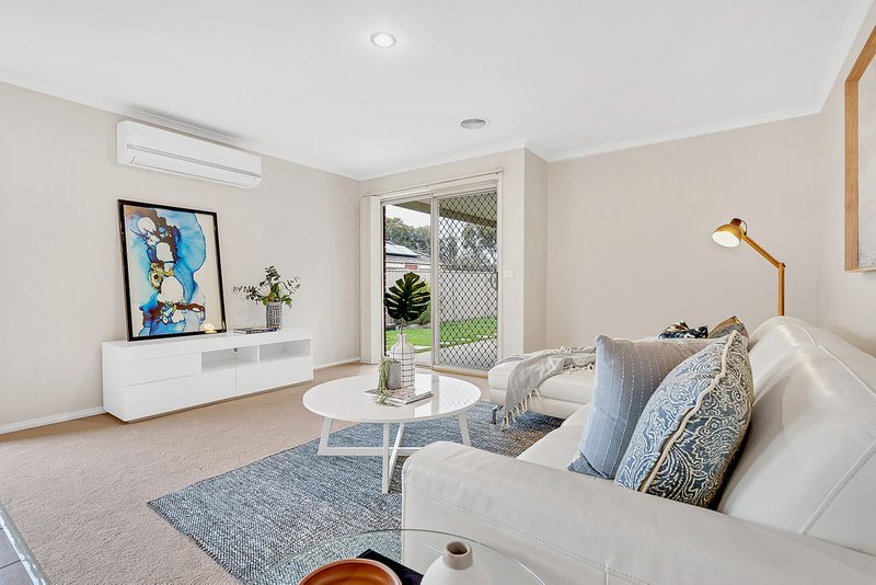 Photo - 29 Bowral Loop, Craigieburn VIC 3064 - Image 7