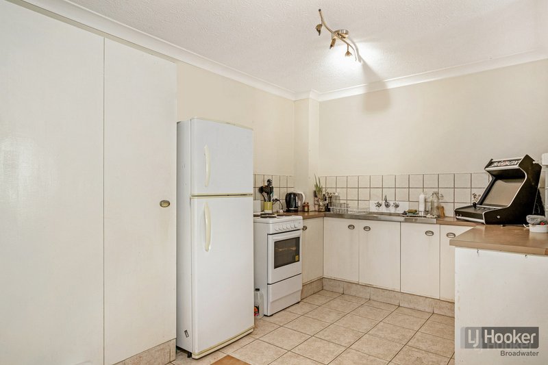 Photo - 2/9 Bradford Street, Labrador QLD 4215 - Image 4