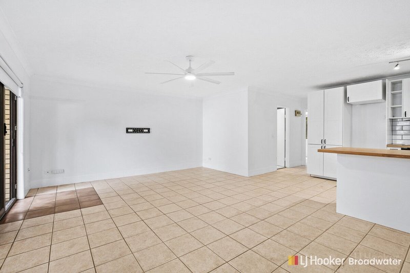 Photo - 2/9 Bradford Street, Labrador QLD 4215 - Image 2