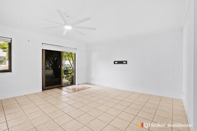 Photo - 2/9 Bradford Street, Labrador QLD 4215 - Image 4