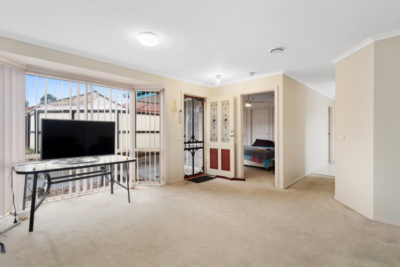 Photo - 2/9 Bradley Drive, Mill Park VIC 3082 - Image 7