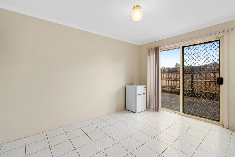 Photo - 2/9 Bradley Drive, Mill Park VIC 3082 - Image 8