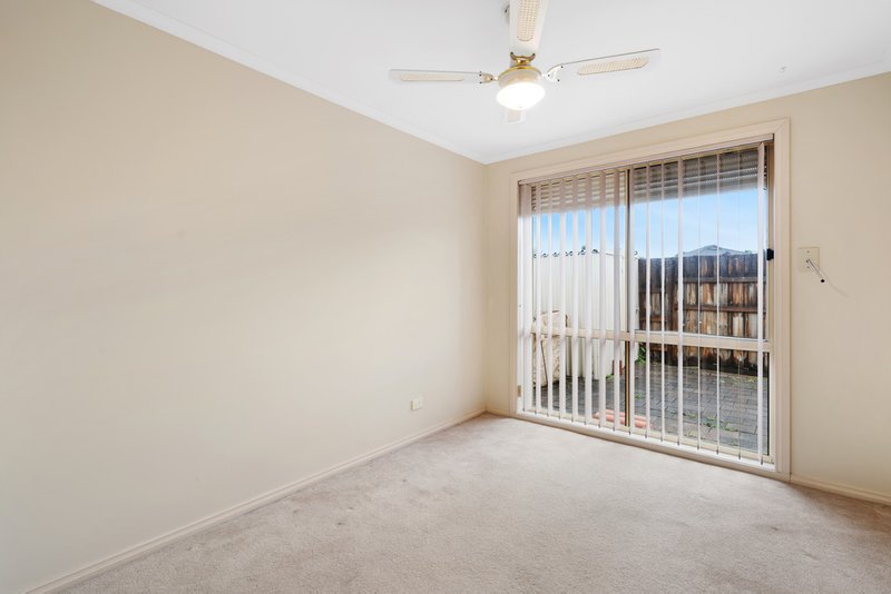 Photo - 2/9 Bradley Drive, Mill Park VIC 3082 - Image 10