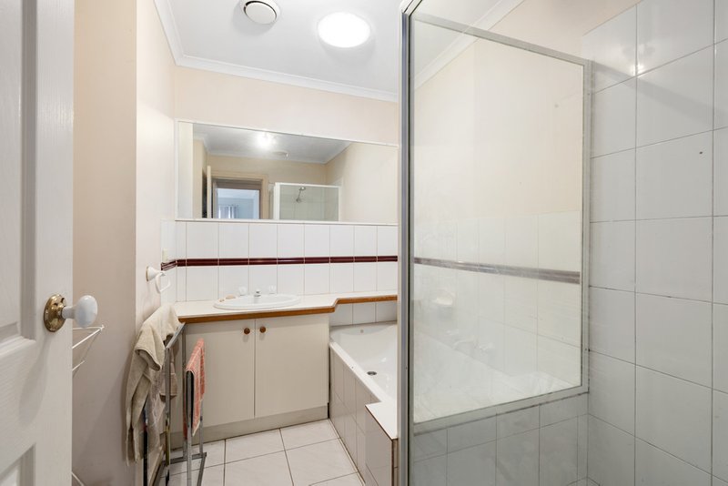 Photo - 2/9 Bradley Drive, Mill Park VIC 3082 - Image 11