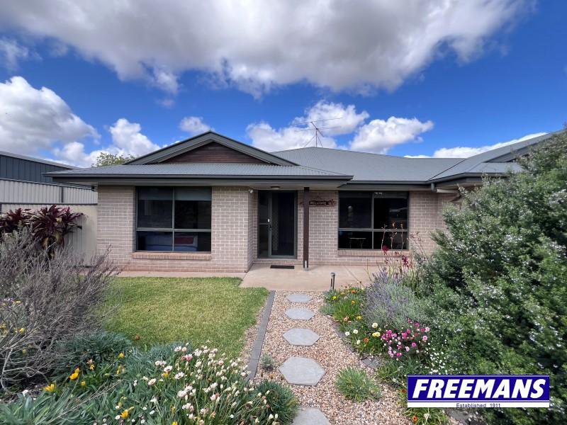 Photo - 29 Bridgeman Parade, Kingaroy QLD 4610 - Image 4