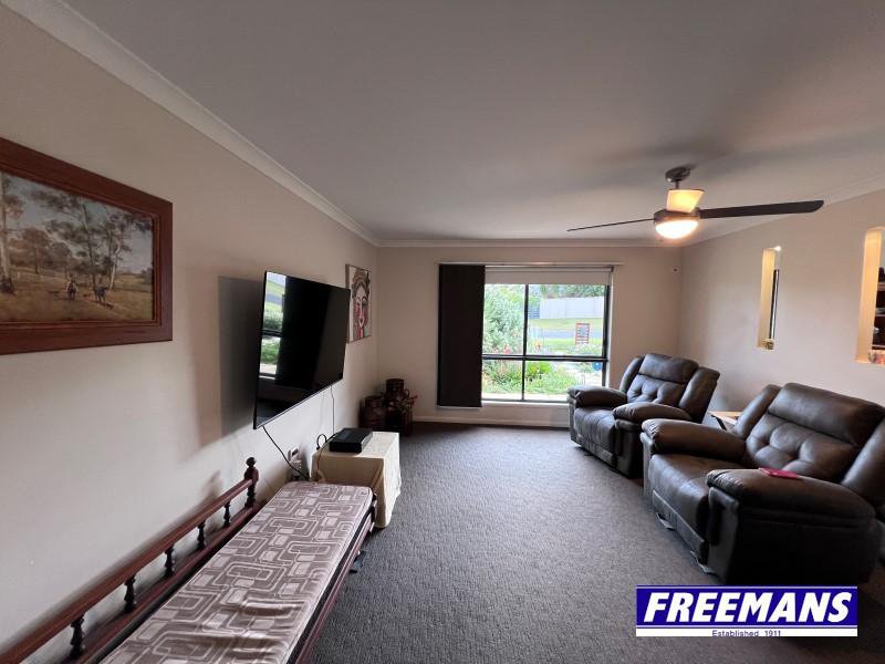 Photo - 29 Bridgeman Parade, Kingaroy QLD 4610 - Image 9