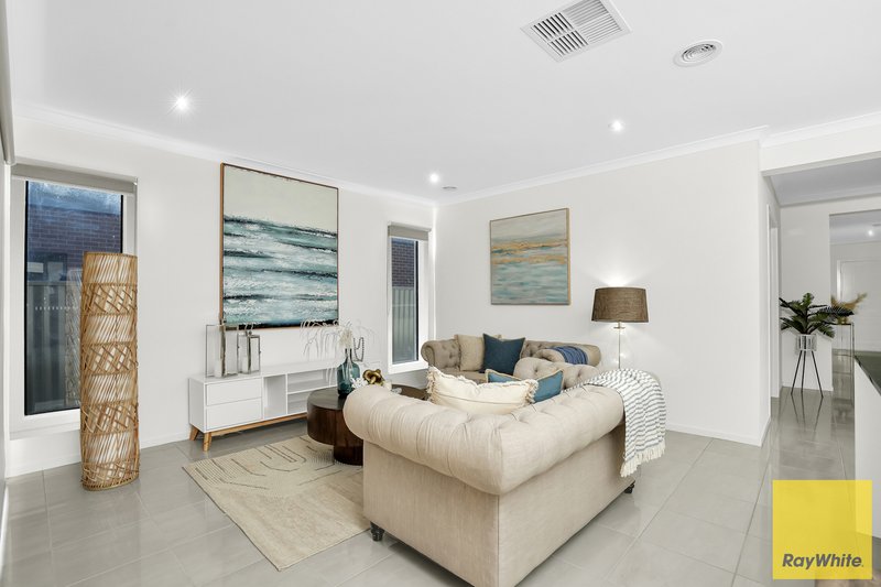 Photo - 29 Bridport Circuit, Tarneit VIC 3029 - Image 9