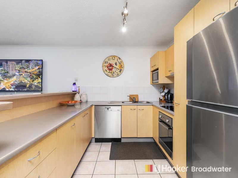 Photo - 2/9 Bright Avenue, Labrador QLD 4215 - Image 3