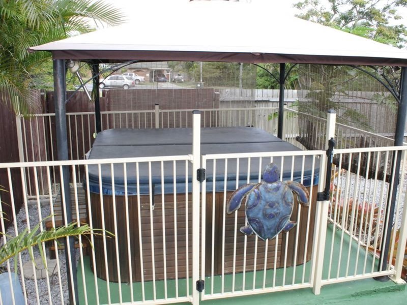 Photo - 29 Brin Street, Boyne Island QLD 4680 - Image 10