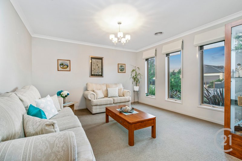 Photo - 29 Britton Drive, Pakenham VIC 3810 - Image 2