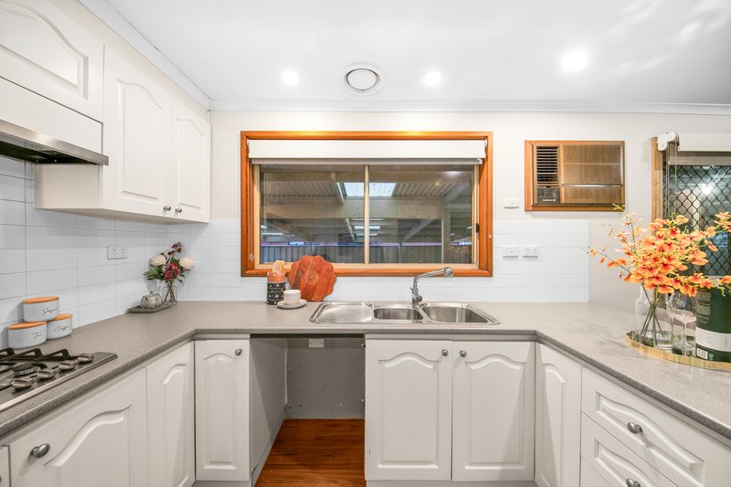 Photo - 29 Brown Avenue, Altona Meadows VIC 3028 - Image 4
