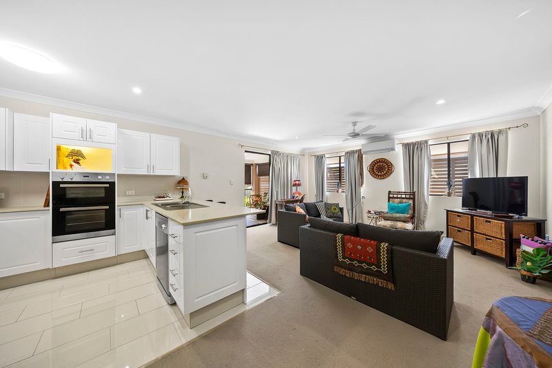 Photo - 2/9 Bruce Street, Chermside QLD 4032 - Image 2