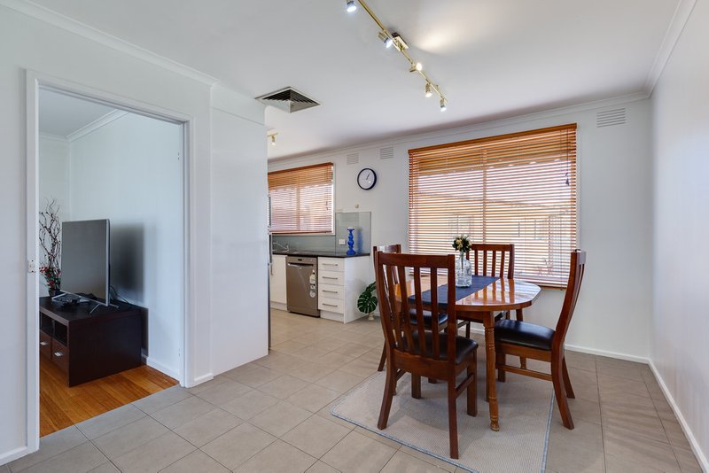 Photo - 29 Buller Parade, Lalor VIC 3075 - Image 4