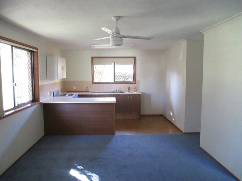 Photo - 29 Burrinjuck Drive, Coombabah QLD 4216 - Image 3