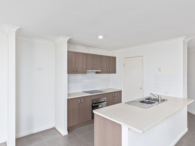 Photo - 29 Burswood Close, Wulkuraka QLD 4305 - Image 3