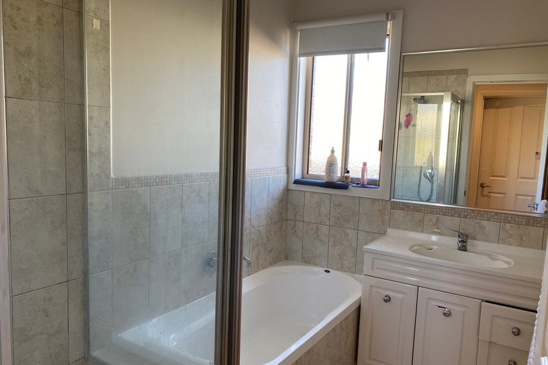 Photo - 2/9 Butler Street, Eumemmerring VIC 3177 - Image 6