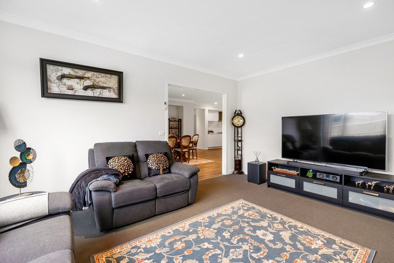 Photo - 29 Buttermint Crescent, Manor Lakes VIC 3024 - Image 6