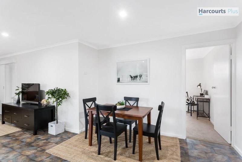 Photo - 29 Campus Drive, Aberfoyle Park SA 5159 - Image 9