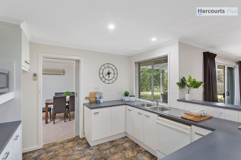 Photo - 29 Campus Drive, Aberfoyle Park SA 5159 - Image 11