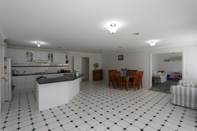 Photo - 29 Carlyle Ave , Bathurst NSW 2795 - Image 2