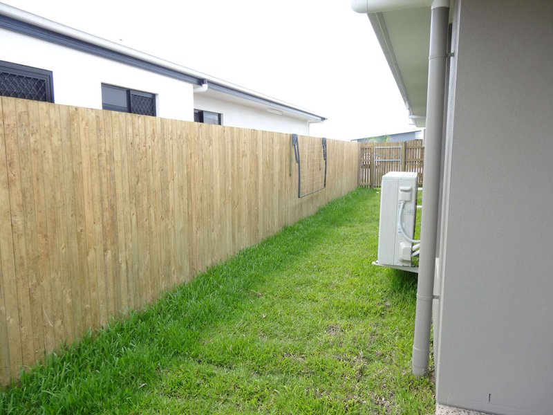 Photo - 2/9 Cassinia Street, Mount Low QLD 4818 - Image 12