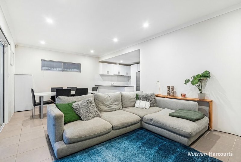 Photo - 29 Chambered Way, Jindalee WA 6036 - Image 3