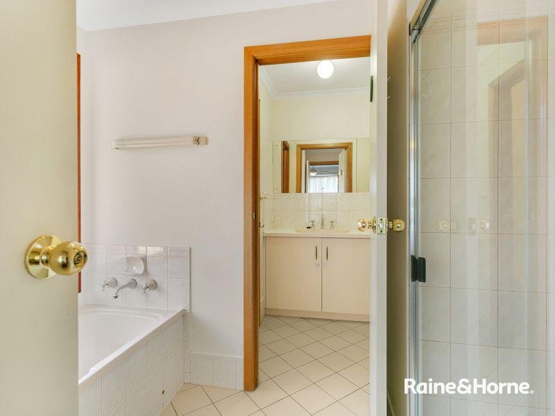 Photo - 29 Champagne Crescent, Woodcroft SA 5162 - Image 3