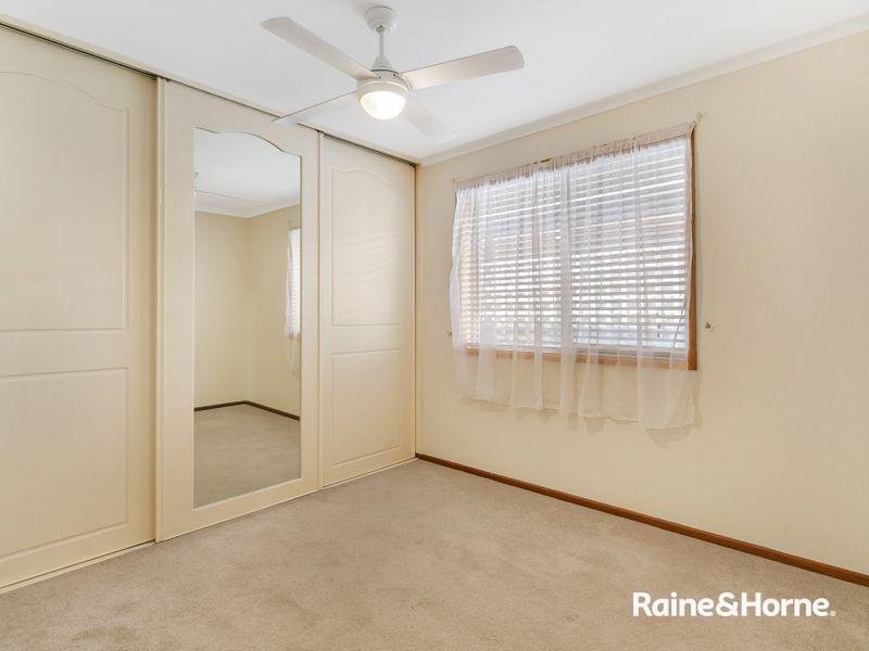 Photo - 29 Champagne Crescent, Woodcroft SA 5162 - Image 4