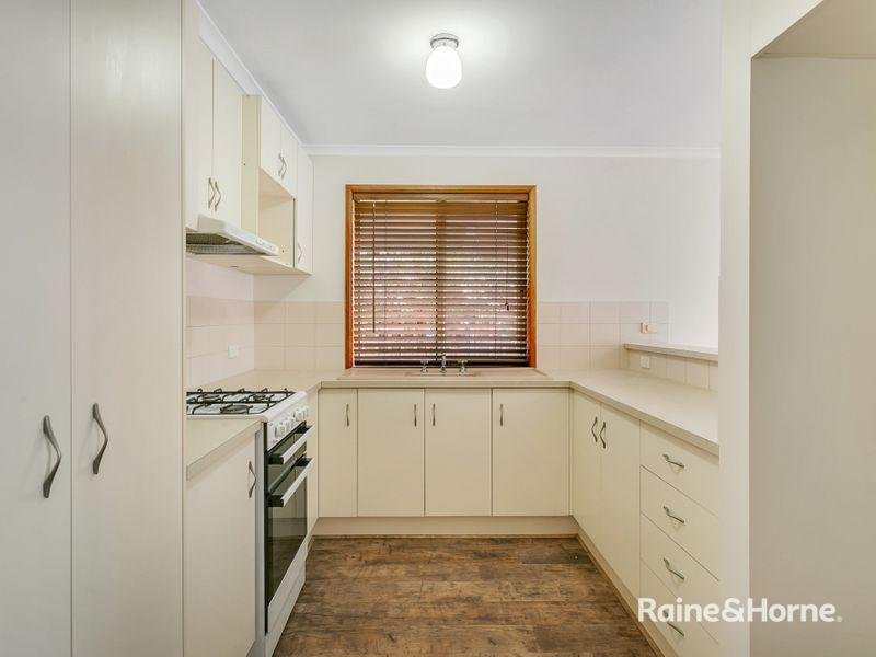 Photo - 29 Champagne Crescent, Woodcroft SA 5162 - Image 17