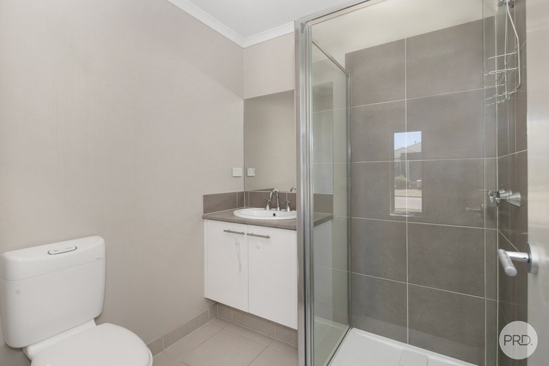 Photo - 29 Chifley Drive, Delacombe VIC 3356 - Image 6