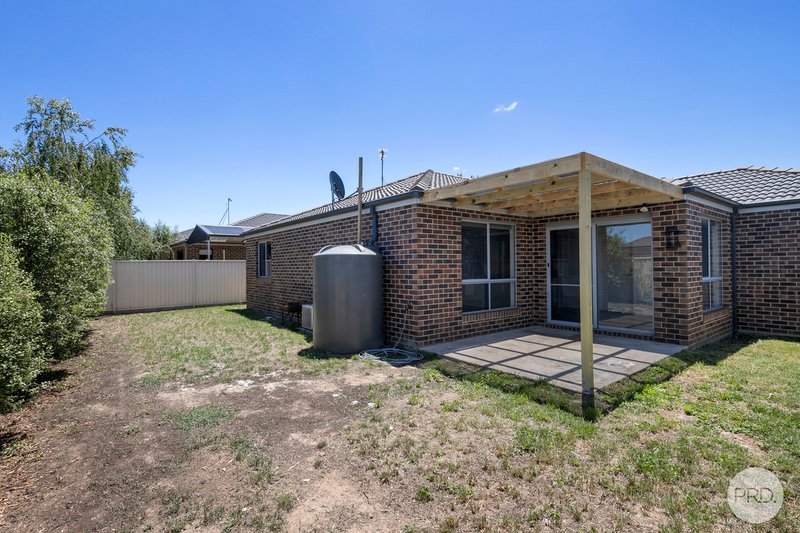 Photo - 29 Chifley Drive, Delacombe VIC 3356 - Image 9