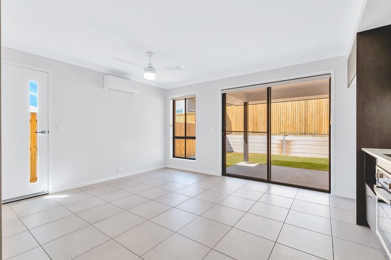 Photo - 2/9 Chisolm Way, Pimpama QLD 4209 - Image 3