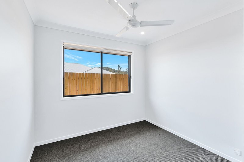 Photo - 2/9 Chisolm Way, Pimpama QLD 4209 - Image 4