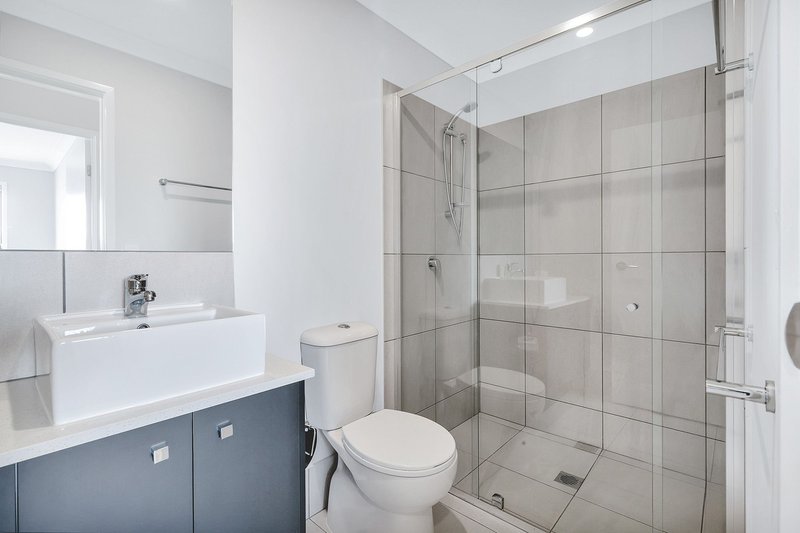 Photo - 2/9 Chisolm Way, Pimpama QLD 4209 - Image 5