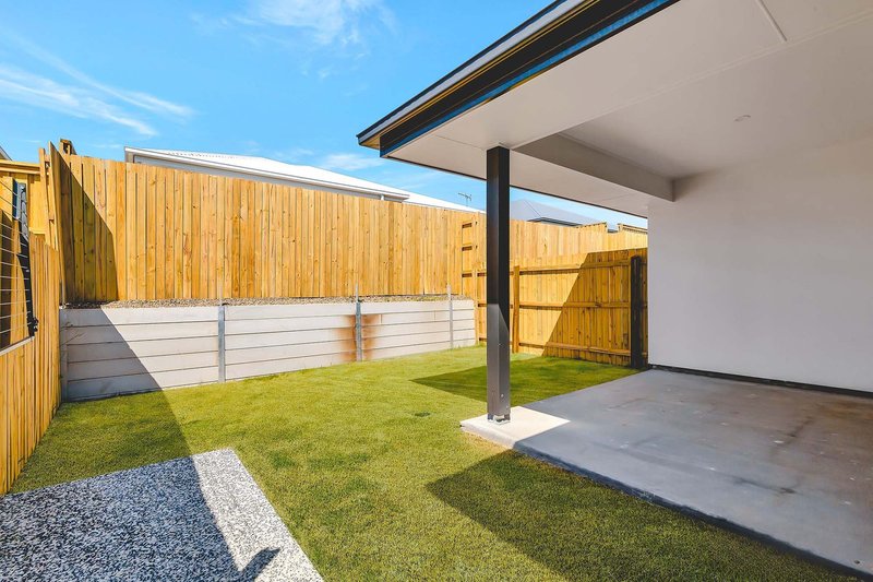 Photo - 2/9 Chisolm Way, Pimpama QLD 4209 - Image 7