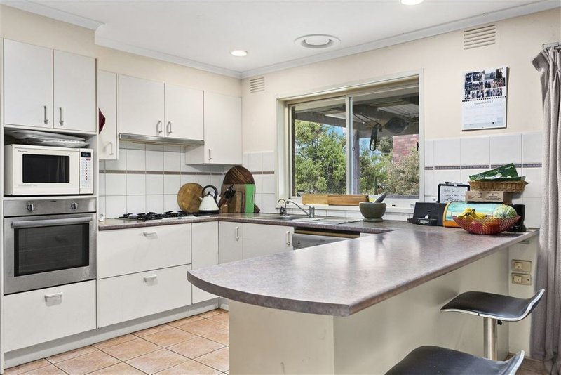 Photo - 29 Chivalry Avenue, Glen Waverley VIC 3150 - Image 3