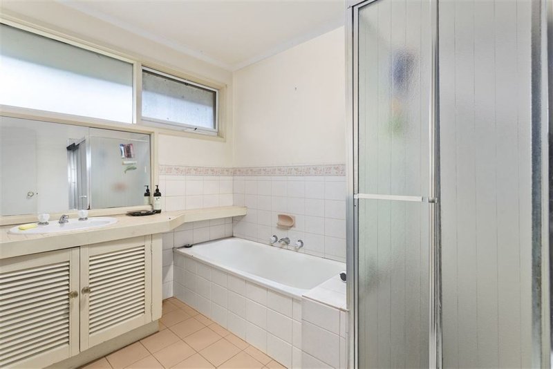 Photo - 29 Chivalry Avenue, Glen Waverley VIC 3150 - Image 4