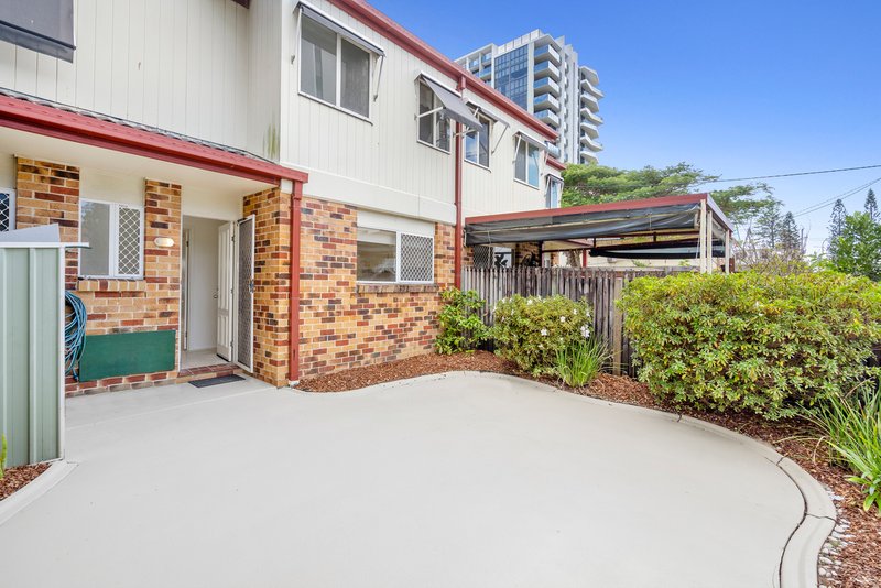 Photo - 2/9 Churchill Street, Coolangatta QLD 4225 - Image 11