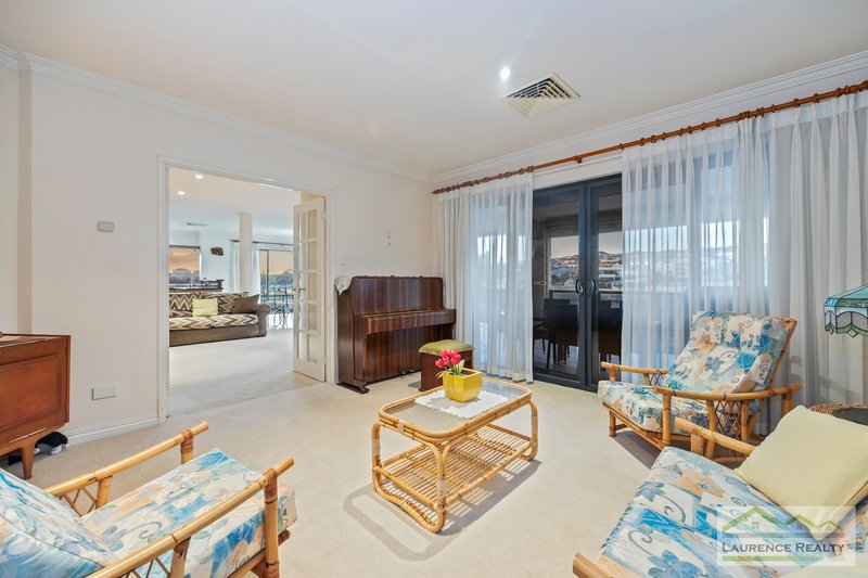 Photo - 29 Clarecastle Retreat, Mindarie WA 6030 - Image 11