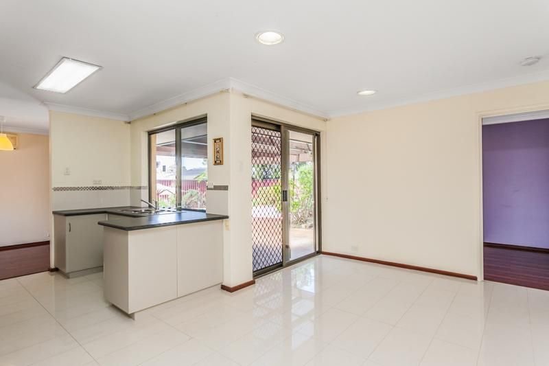 Photo - 29 Collett Way, Leeming WA 6149 - Image 3