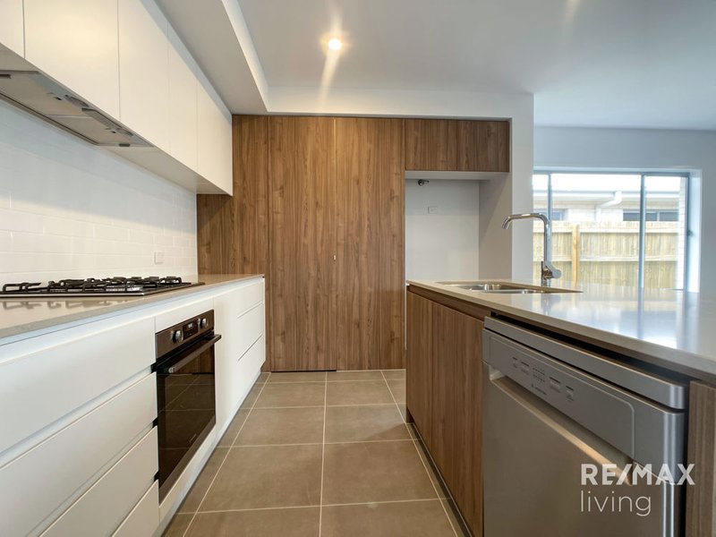 Photo - 29 Crawford Street, Strathpine QLD 4500 - Image 3