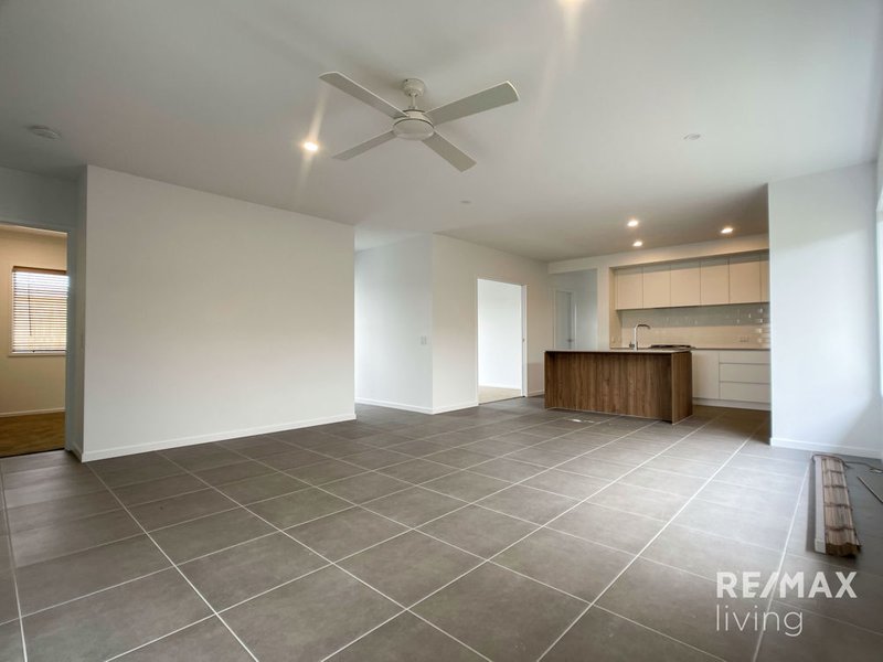 Photo - 29 Crawford Street, Strathpine QLD 4500 - Image 5