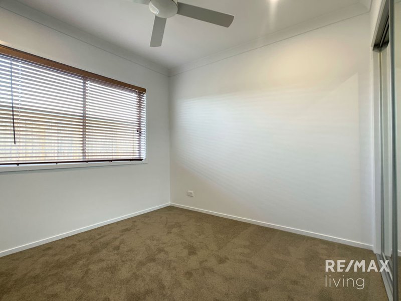 Photo - 29 Crawford Street, Strathpine QLD 4500 - Image 8