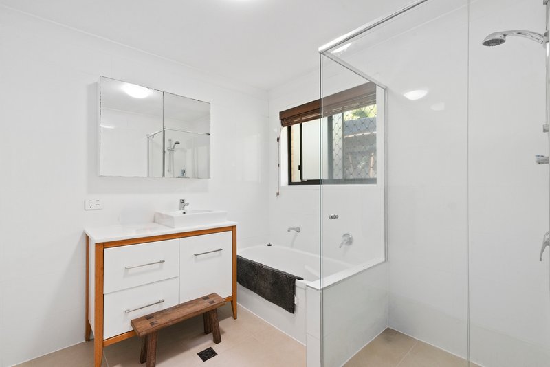 Photo - 29 Currant Street, Elanora QLD 4221 - Image 13