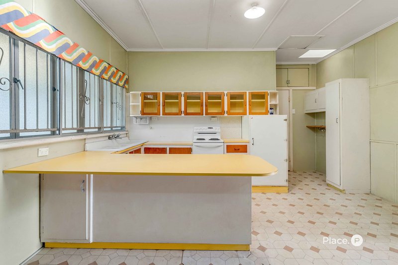 Photo - 29 Dante Drive, Seven Hills QLD 4170 - Image 3