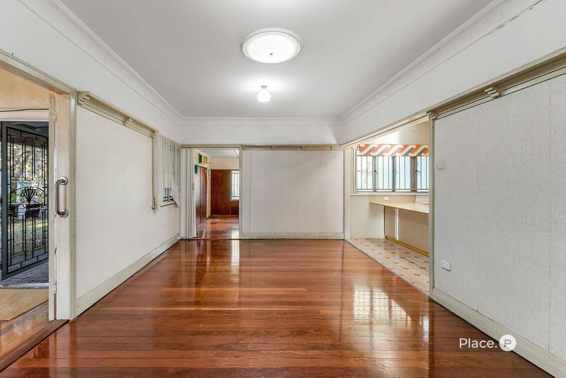 Photo - 29 Dante Drive, Seven Hills QLD 4170 - Image 4