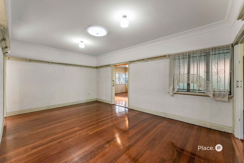 Photo - 29 Dante Drive, Seven Hills QLD 4170 - Image 9